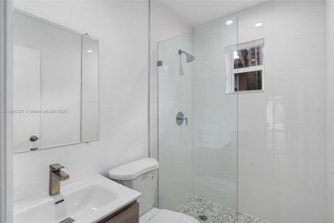 Casa en alquiler en Miami, Florida, 2 dormitorios, 65.03 m2 № 1893055 - foto 11