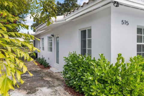 Casa en alquiler en Miami, Florida, 2 dormitorios, 65.03 m2 № 1893055 - foto 1