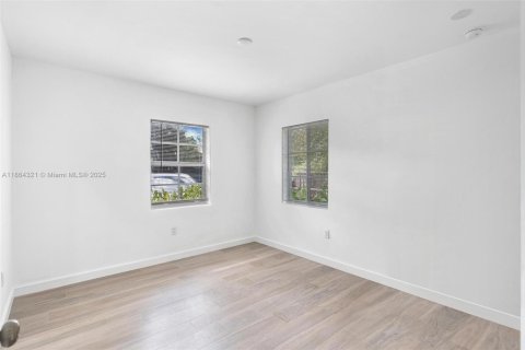 Casa en alquiler en Miami, Florida, 2 dormitorios, 65.03 m2 № 1893055 - foto 9