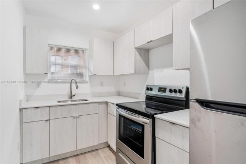 Casa en alquiler en Miami, Florida, 2 dormitorios, 65.03 m2 № 1893055 - foto 6