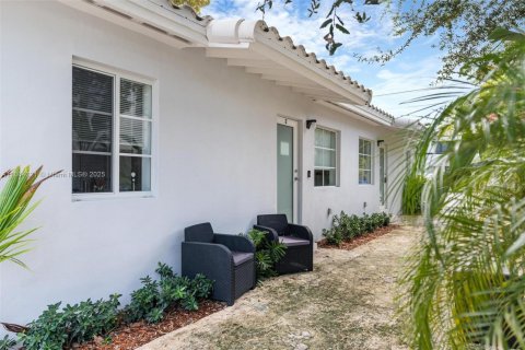 Casa en alquiler en Miami, Florida, 2 dormitorios, 65.03 m2 № 1893055 - foto 17