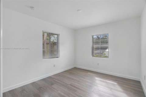 Casa en alquiler en Miami, Florida, 2 dormitorios, 65.03 m2 № 1893055 - foto 12