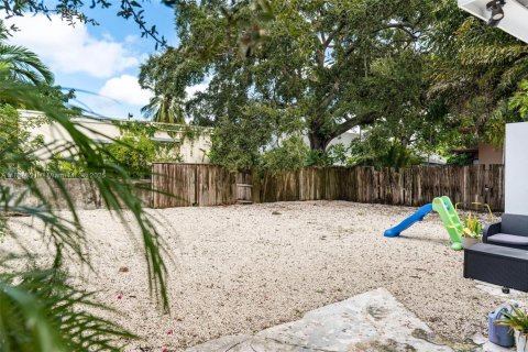Casa en alquiler en Miami, Florida, 2 dormitorios, 65.03 m2 № 1893055 - foto 14