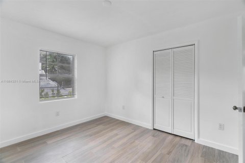 Casa en alquiler en Miami, Florida, 2 dormitorios, 65.03 m2 № 1893055 - foto 13