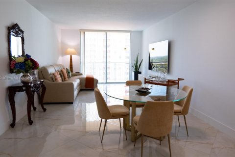 Купить кондоминиум в Майами, Флорида 2 спальни, 136.29м2, № 1958338 - фото 9