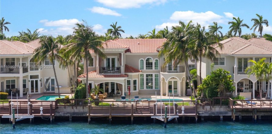 Casa en Hollywood, Florida 5 dormitorios, 492.57 m2 № 2056821