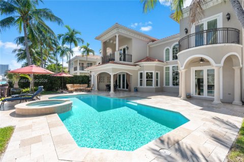 Casa en venta en Hollywood, Florida, 5 dormitorios, 492.57 m2 № 2056821 - foto 2