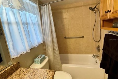 Condo in Sarasota, Florida, 1 bedroom  № 1831242 - photo 22