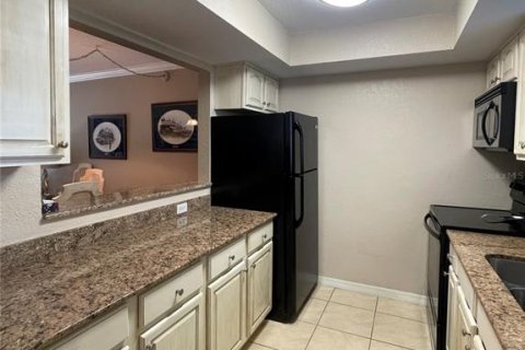 Condo in Sarasota, Florida, 1 bedroom  № 1831242 - photo 6