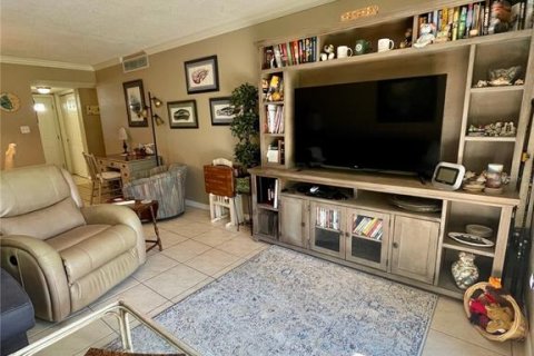 Condo in Sarasota, Florida, 1 bedroom  № 1831242 - photo 10