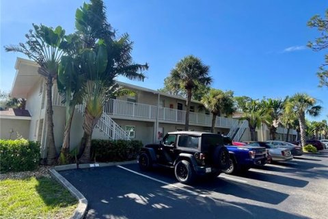 Condo in Sarasota, Florida, 1 bedroom  № 1831242 - photo 2