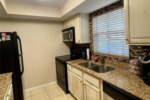 Condo in Sarasota, Florida, 1 bedroom  № 1831242 - photo 5