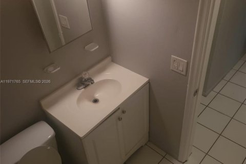 Casa en alquiler en Fort Lauderdale, Florida, 3 dormitorios, 232.63 m2 № 2033850 - foto 17