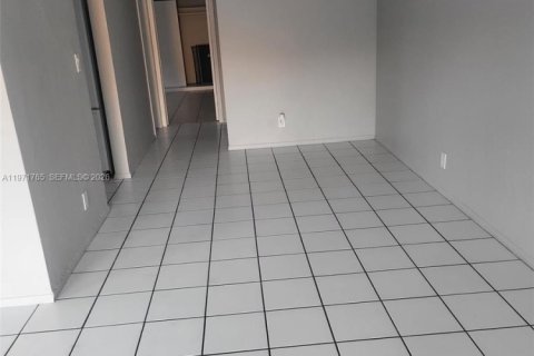 Casa en alquiler en Fort Lauderdale, Florida, 3 dormitorios, 232.63 m2 № 2033850 - foto 5