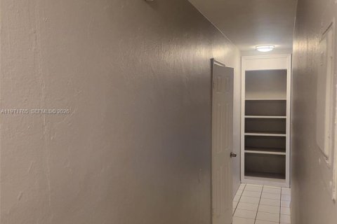 Casa en alquiler en Fort Lauderdale, Florida, 3 dormitorios, 232.63 m2 № 2033850 - foto 13