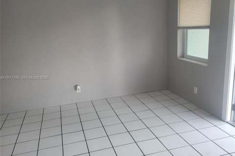 Casa en alquiler en Fort Lauderdale, Florida, 3 dormitorios, 232.63 m2 № 2033850 - foto 4