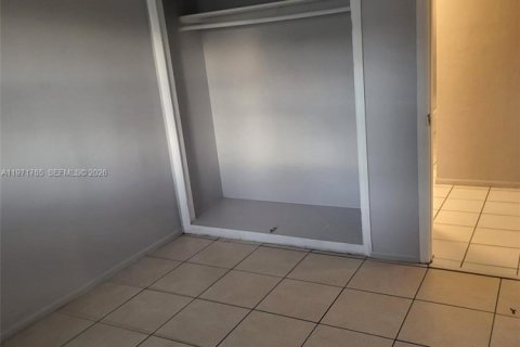 Casa en alquiler en Fort Lauderdale, Florida, 3 dormitorios, 232.63 m2 № 2033850 - foto 10