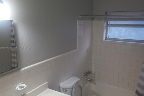 Casa en alquiler en Fort Lauderdale, Florida, 3 dormitorios, 232.63 m2 № 2033850 - foto 14