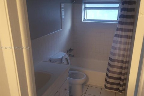 Casa en alquiler en Fort Lauderdale, Florida, 3 dormitorios, 232.63 m2 № 2033850 - foto 15