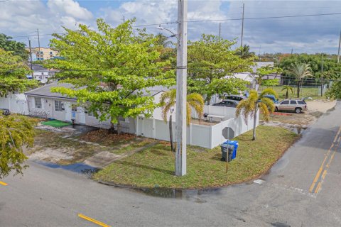 Villa ou maison à vendre à Hollywood, Floride: 4 chambres, 155.33 m2 № 1864519 - photo 5