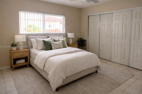 Condo in Hialeah, Florida, 2 bedrooms  № 2041487 - photo 13