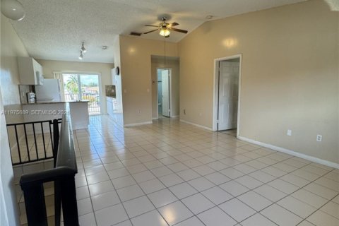 Condo in Hialeah, Florida, 2 bedrooms  № 2041487 - photo 11