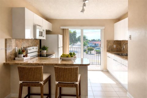 Condo in Hialeah, Florida, 2 bedrooms  № 2041487