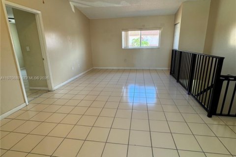 Condo in Hialeah, Florida, 2 bedrooms  № 2041487 - photo 6