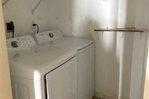 Condo in Hialeah, Florida, 2 bedrooms  № 2041487 - photo 22