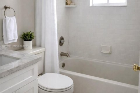 Condo in Hialeah, Florida, 2 bedrooms  № 2041487 - photo 20