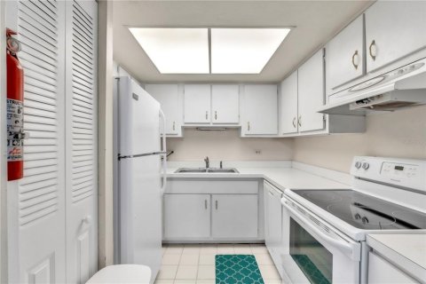 Condominio en venta en Bradenton, Florida, 2 dormitorios, 87.33 m2 № 1787610 - foto 12