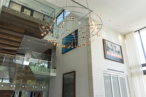 House in Key Biscayne, Florida 6 bedrooms, 484.58 sq.m. № 1862373 - photo 14