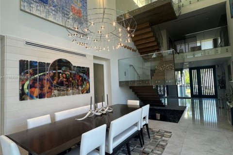 House in Key Biscayne, Florida 6 bedrooms, 484.58 sq.m. № 1862373 - photo 12