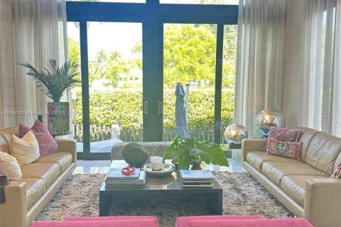 House in Key Biscayne, Florida 6 bedrooms, 484.58 sq.m. № 1862373 - photo 15
