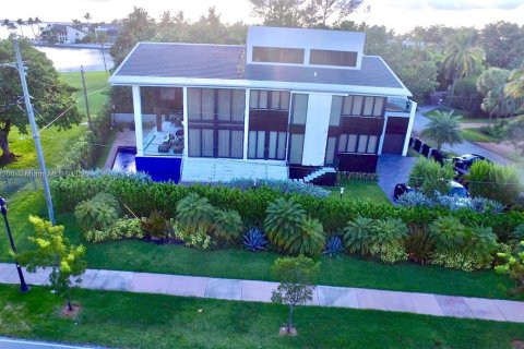 House in Key Biscayne, Florida 6 bedrooms, 484.58 sq.m. № 1862373 - photo 3