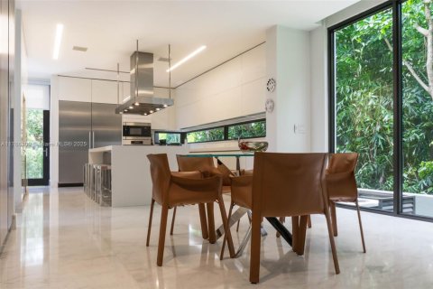 House in Key Biscayne, Florida 6 bedrooms, 484.58 sq.m. № 1862373 - photo 21