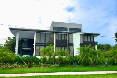 House in Key Biscayne, Florida 6 bedrooms, 484.58 sq.m. № 1862373 - photo 1