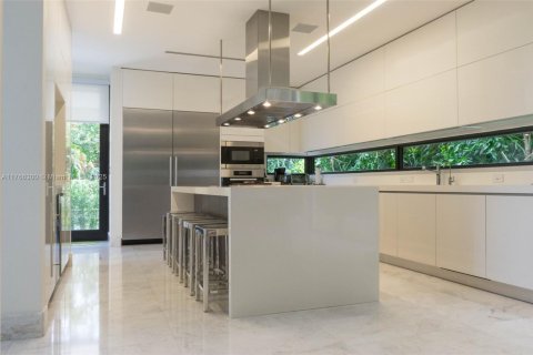 House in Key Biscayne, Florida 6 bedrooms, 484.58 sq.m. № 1862373 - photo 19