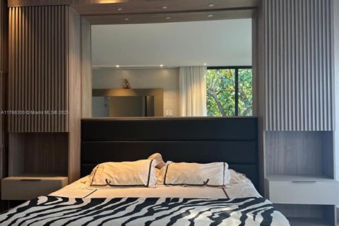House in Key Biscayne, Florida 6 bedrooms, 484.58 sq.m. № 1862373 - photo 28
