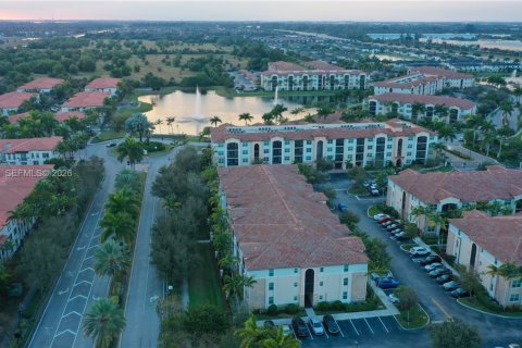 Apartamento en alquiler en Miramar, Florida, 1 dormitorio, 99.68 m2 № 2028634 - foto 4