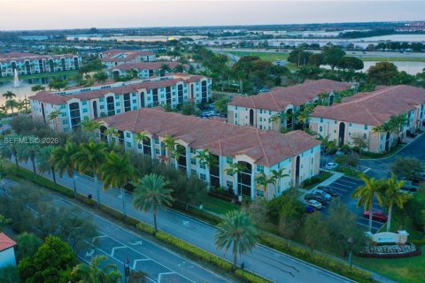 Apartamento en alquiler en Miramar, Florida, 1 dormitorio, 99.68 m2 № 2028634 - foto 3