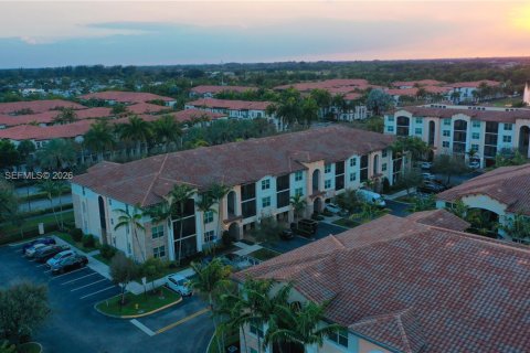 Apartamento en alquiler en Miramar, Florida, 1 dormitorio, 99.68 m2 № 2028634 - foto 2