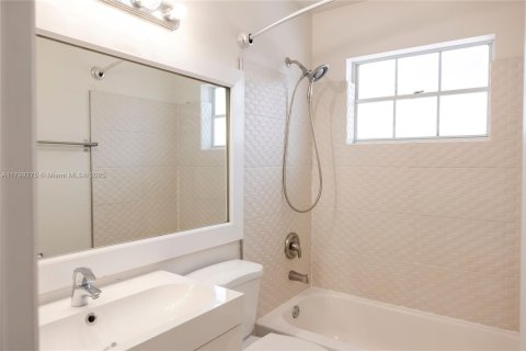 Casa en venta en Doral, Florida, 3 dormitorios, 98.85 m2 № 2054562 - foto 18