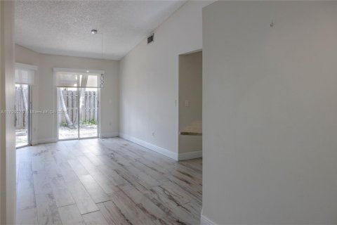 Casa en venta en Doral, Florida, 3 dormitorios, 98.85 m2 № 2054562 - foto 12