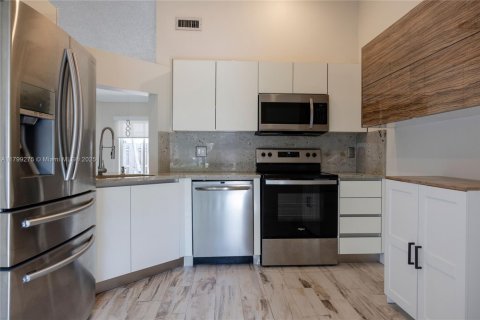 Casa en venta en Doral, Florida, 3 dormitorios, 98.85 m2 № 2054562 - foto 3