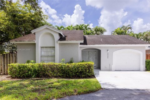 Casa en Doral, Florida 3 dormitorios, 98.85 m2 № 2054562