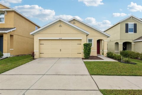 House in Sun City Center, Florida 3 bedrooms, 140.84 sq.m. № 1899880 - photo 1