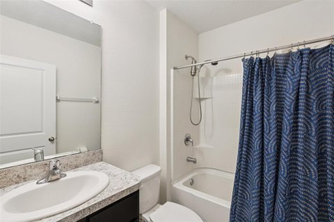 House in Sun City Center, Florida 3 bedrooms, 140.84 sq.m. № 1899880 - photo 12