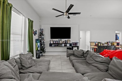 Villa ou maison à vendre à Port St. Lucie, Floride: 4 chambres, 209.68 m2 № 2073607 - photo 6