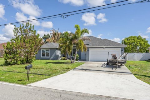 Villa ou maison à vendre à Port St. Lucie, Floride: 4 chambres, 209.68 m2 № 2073607 - photo 4